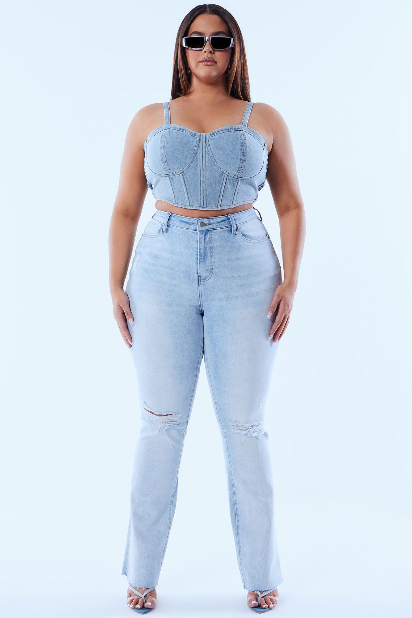 04-27-23DenimEditorial_TH_MR_15-13-38_41_FN15864_LightWash_52_PLUS_ES_WG_MH