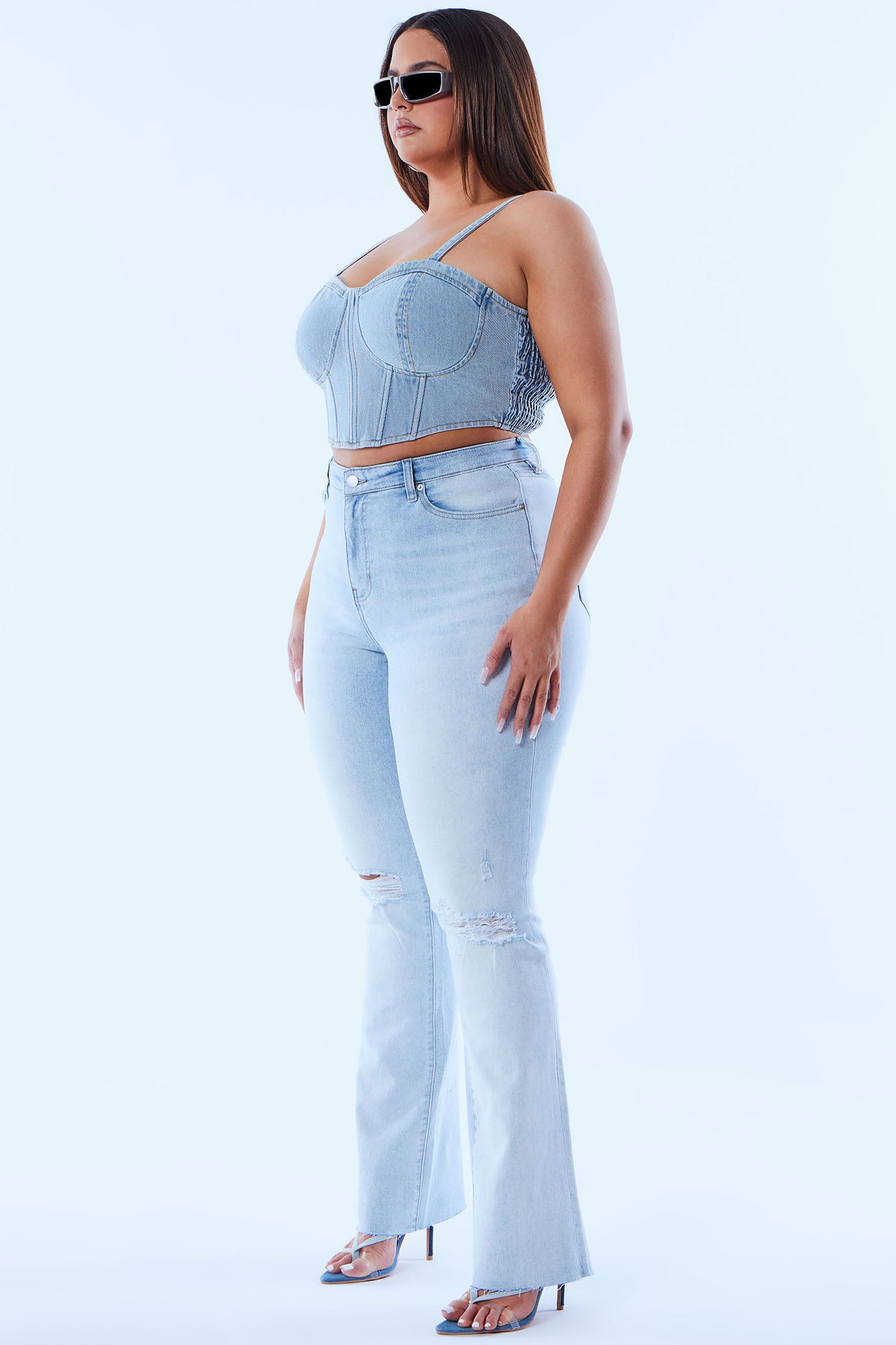 04-27-23DenimEditorial_TH_MR_15-13-38_41_FN15864_LightWash_54_PLUS_ES_MH